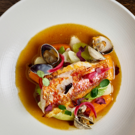 Assiette de fruits de mer et petits légumes